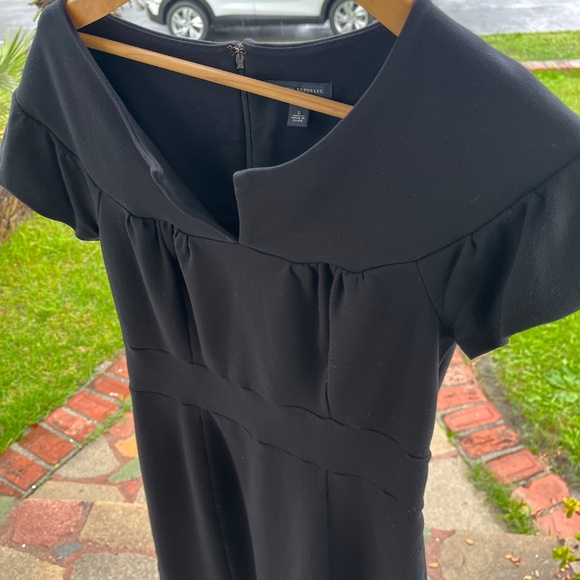 Banana Republic Black Shift Dress | Size 6 | Elegant Minimalist 🖤 - Picture 4 of 8